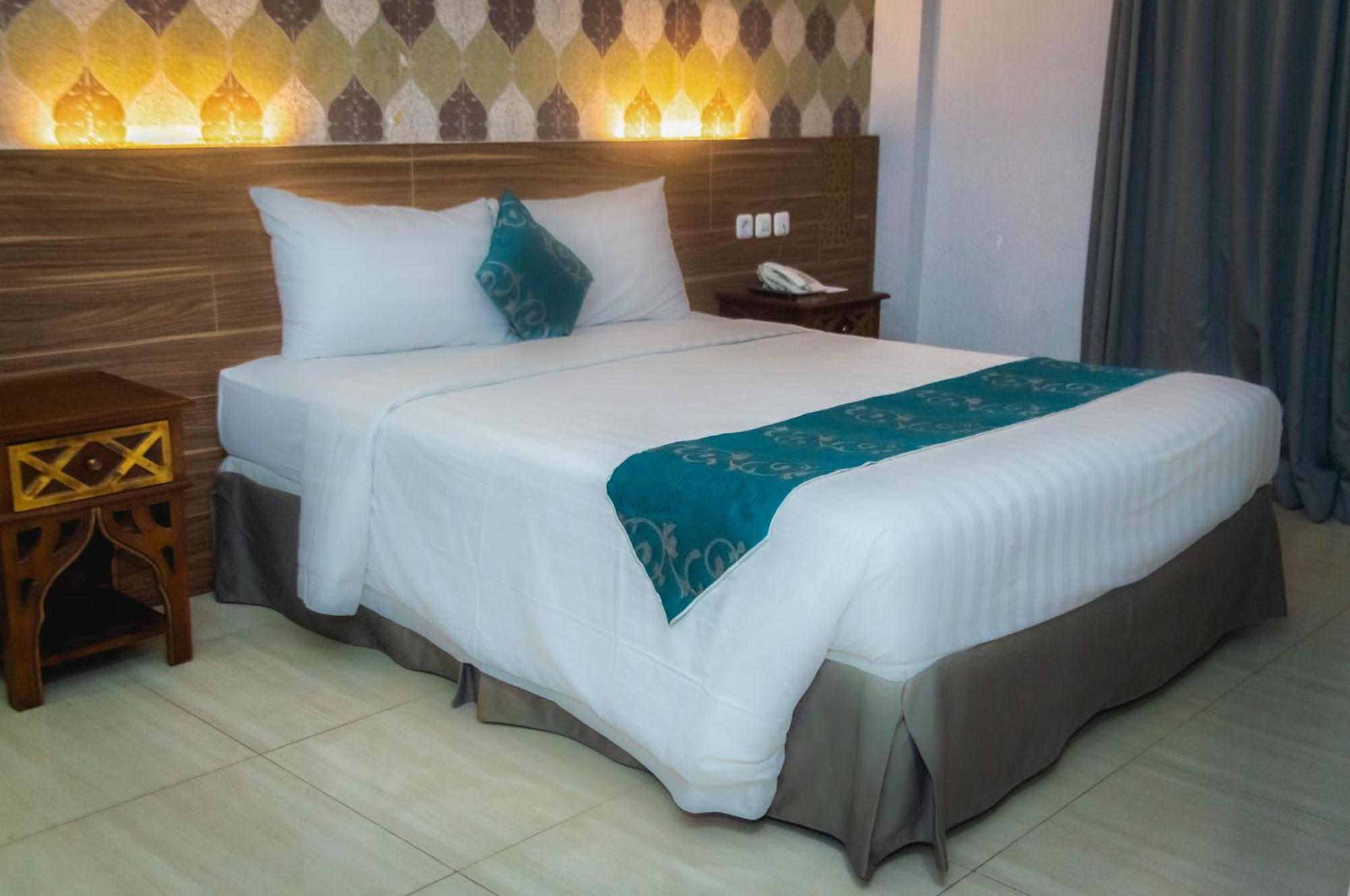 Grand Amira Hotel Solo, Azana Hotels Collection Екстериор снимка
