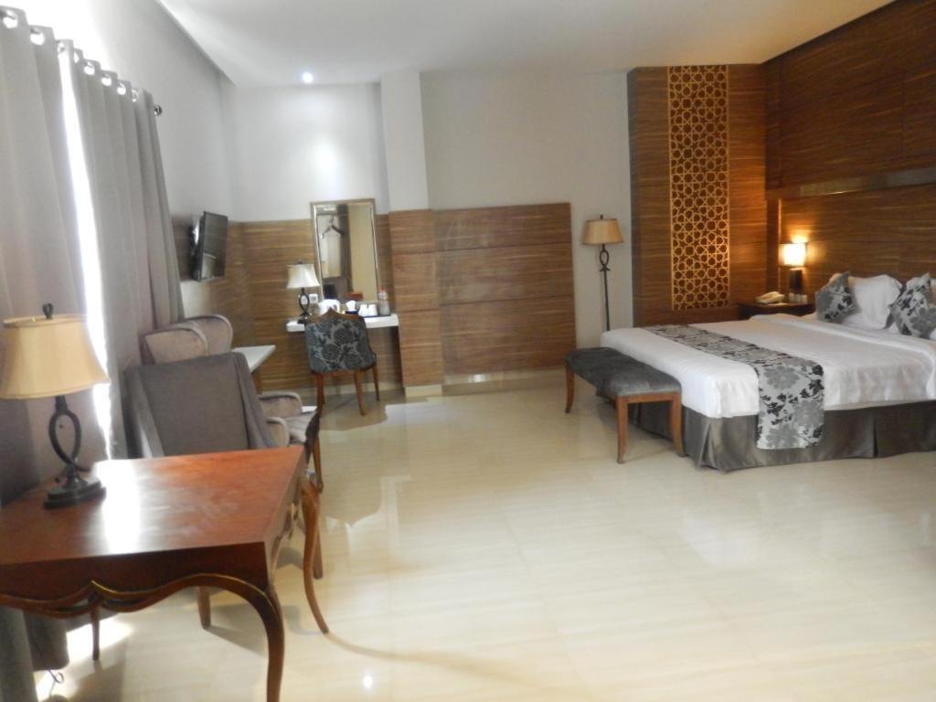 Grand Amira Hotel Solo, Azana Hotels Collection Екстериор снимка