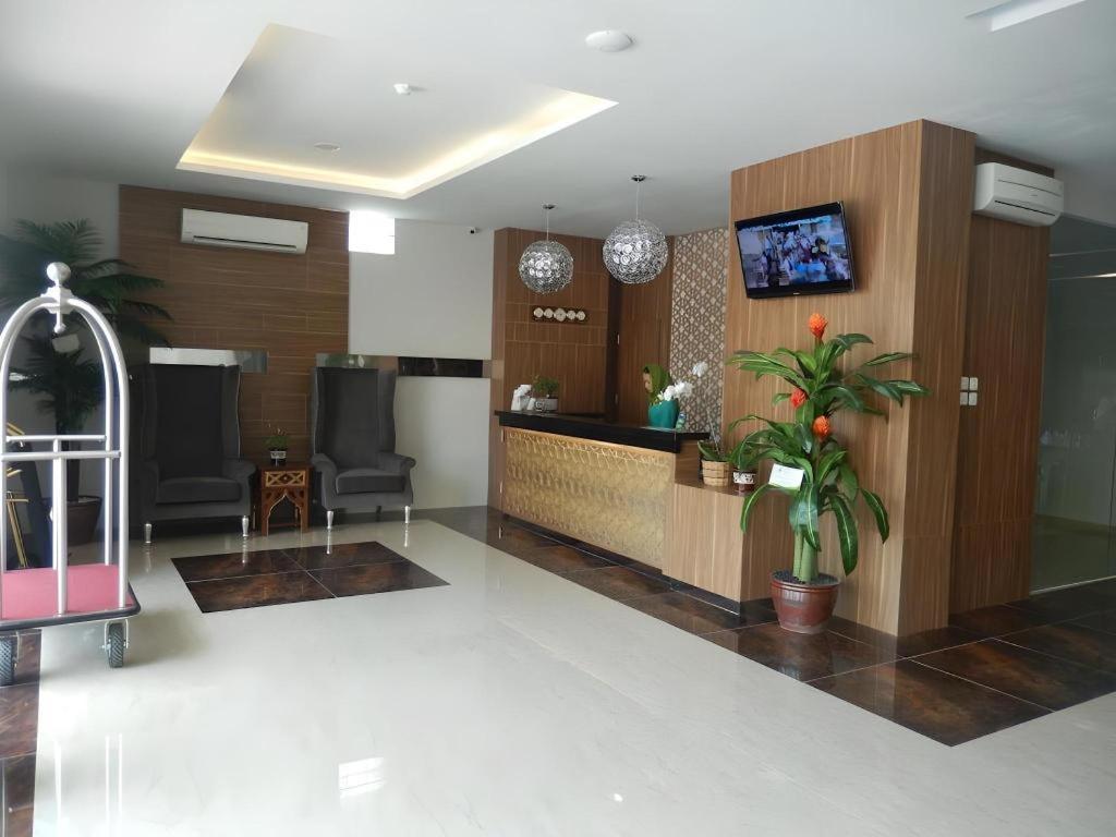 Grand Amira Hotel Solo, Azana Hotels Collection Екстериор снимка