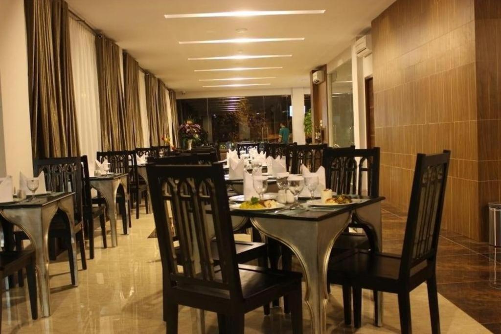 Grand Amira Hotel Solo, Azana Hotels Collection Екстериор снимка