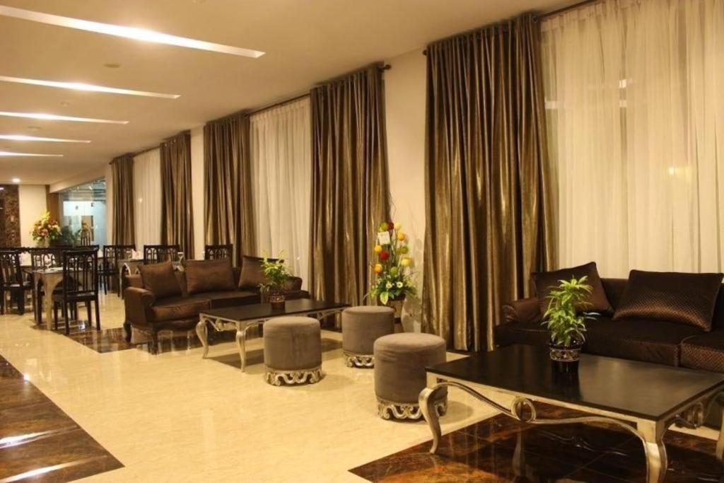 Grand Amira Hotel Solo, Azana Hotels Collection Екстериор снимка