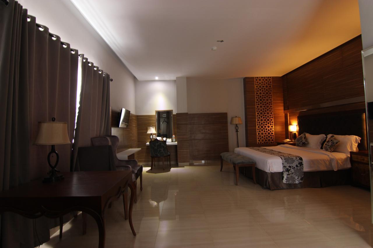 Grand Amira Hotel Solo, Azana Hotels Collection Екстериор снимка