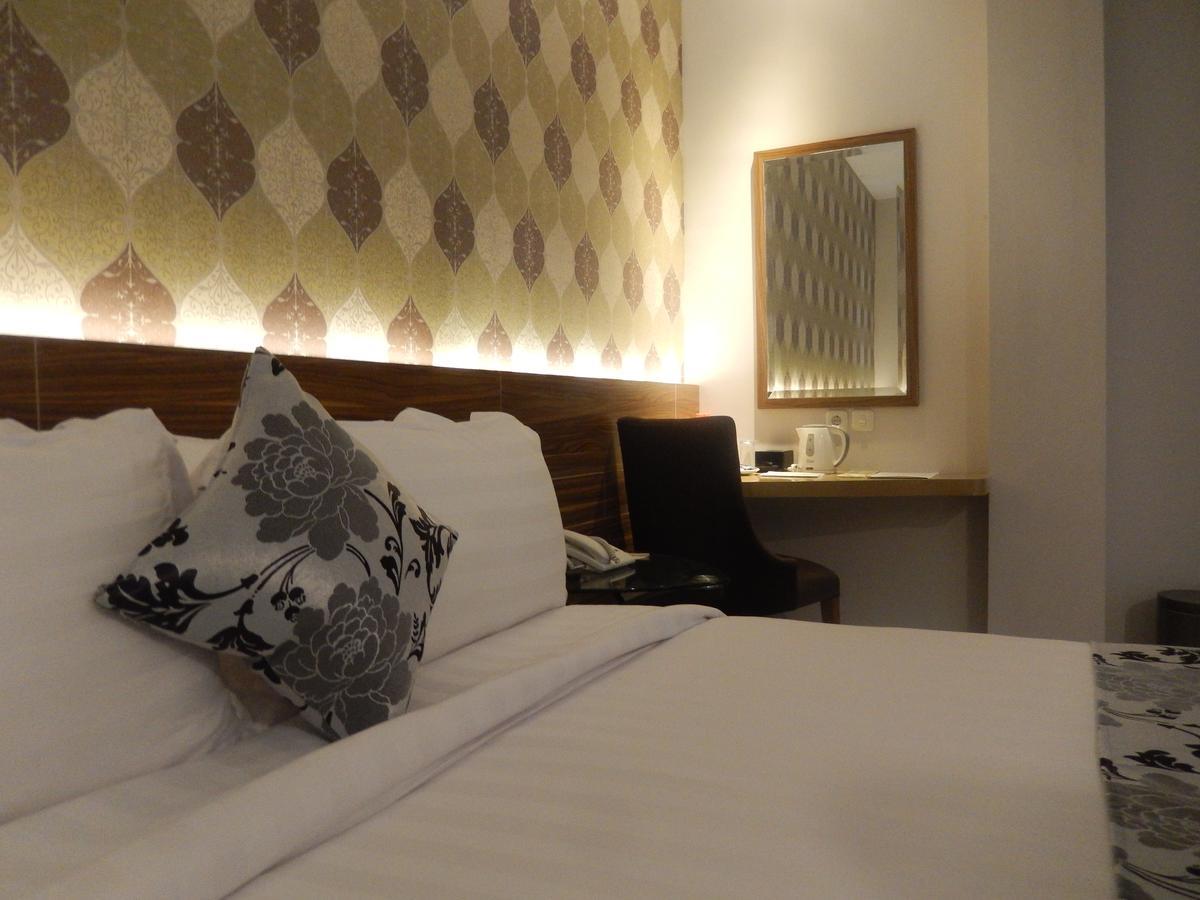 Grand Amira Hotel Solo, Azana Hotels Collection Екстериор снимка