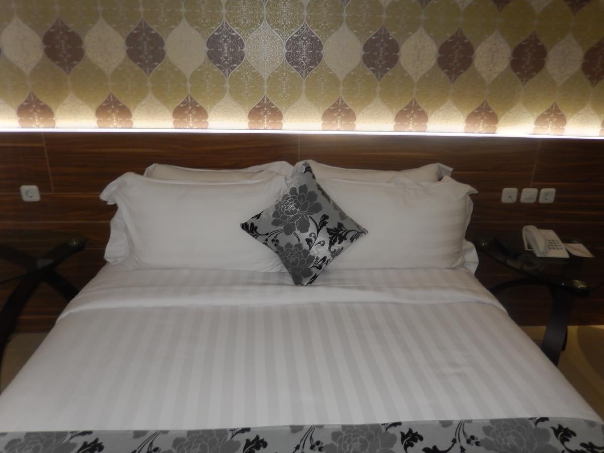 Grand Amira Hotel Solo, Azana Hotels Collection Екстериор снимка