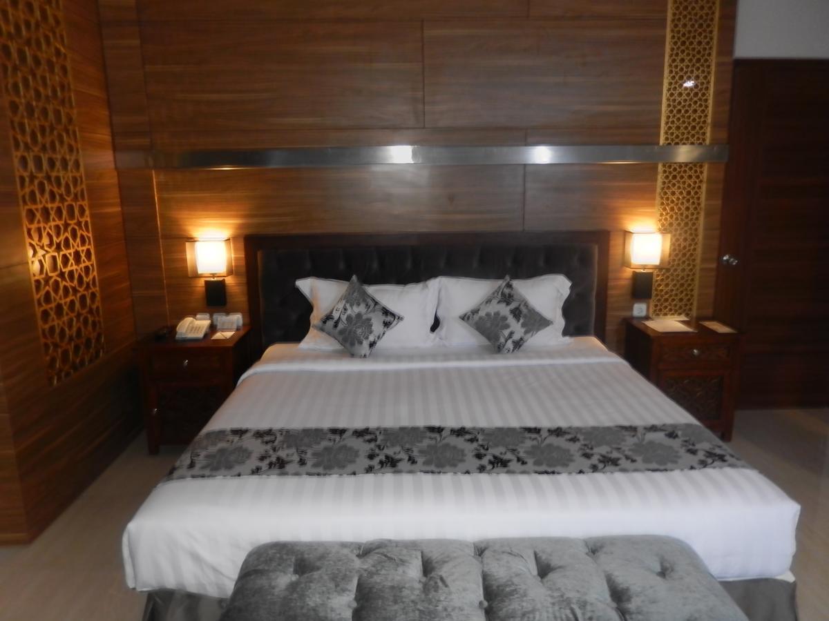 Grand Amira Hotel Solo, Azana Hotels Collection Екстериор снимка