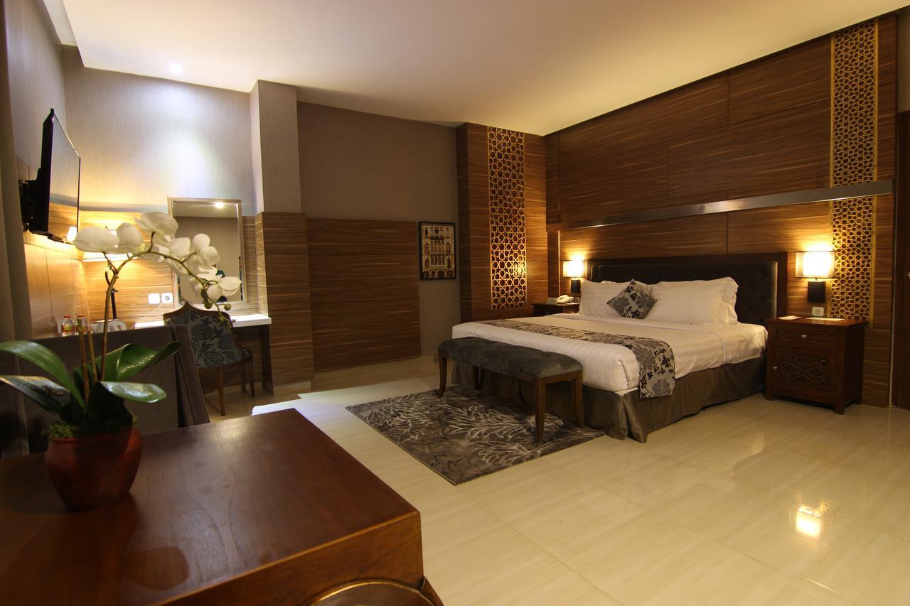 Grand Amira Hotel Solo, Azana Hotels Collection Екстериор снимка