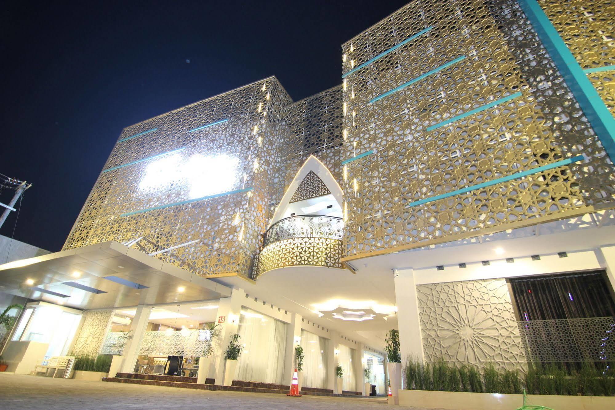 Grand Amira Hotel Solo, Azana Hotels Collection Екстериор снимка